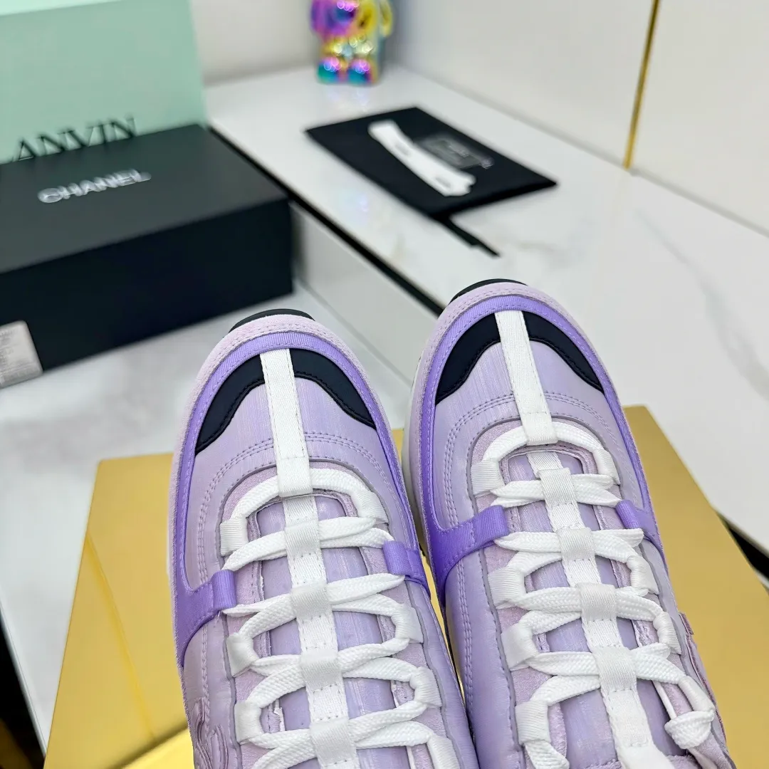 👟👟Ex-factory price 600👟👟High quality! ! ! CHANEL Chanel 25A latest thick-soled casual sports shoes. The counter is synchronized. The counter is very popular. It is a shoe that is very difficult to buy. The most popular thick-soled casual shoes on the Internet. As you can imagine, the most popular thick-soled casual shoes can not be missed. It has both good looks and comfort. Simple and versatile. The thick sole increases the height and is super versatile. Whoever wears it will look better. Upper: cowhide stitching. Lining: breathable mesh. Outsole: TPU original outsole. Size: 35-41 👉